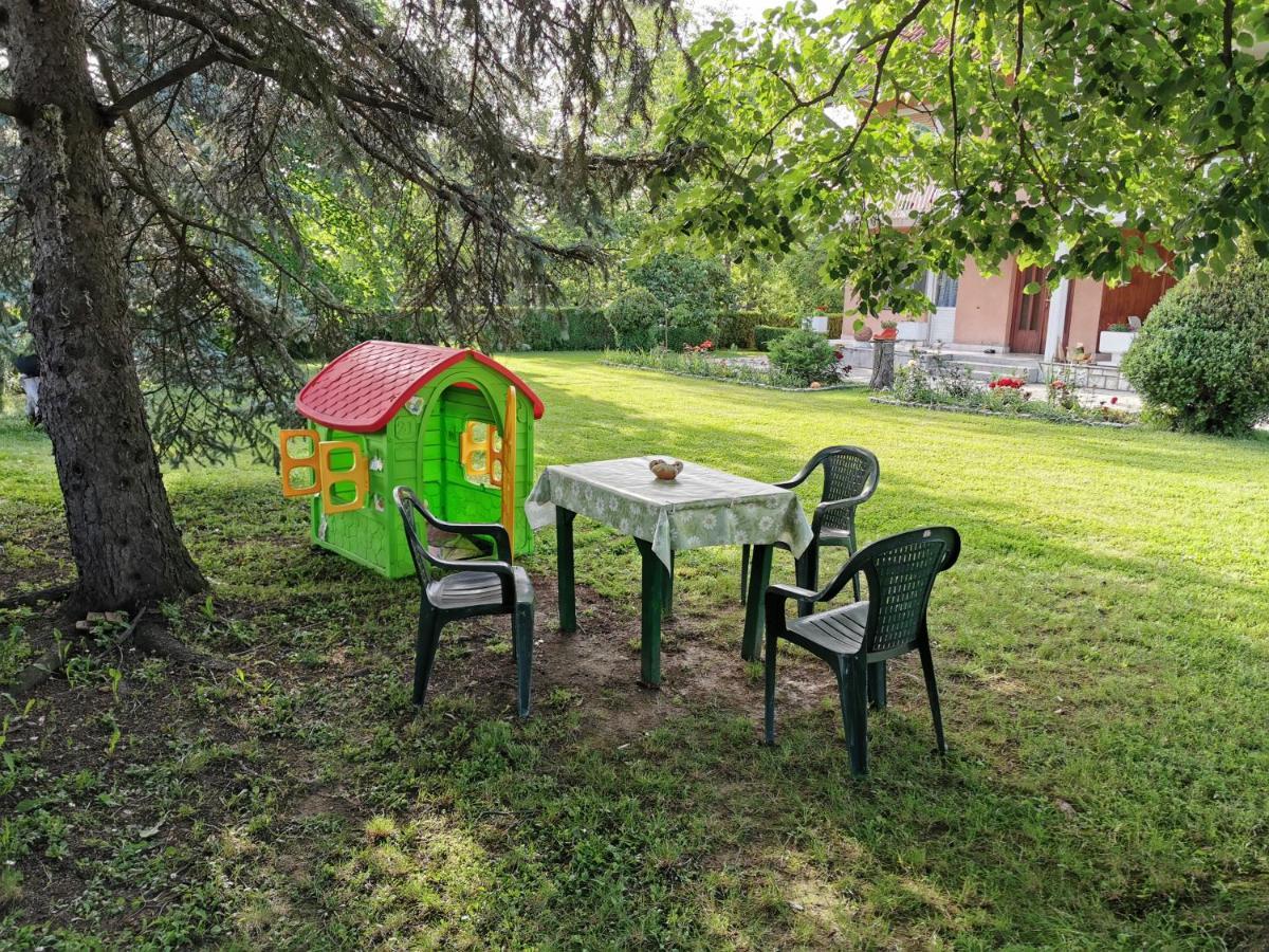 Apartments Domacinstvo Nikolic ヴァリェヴォ エクステリア 写真