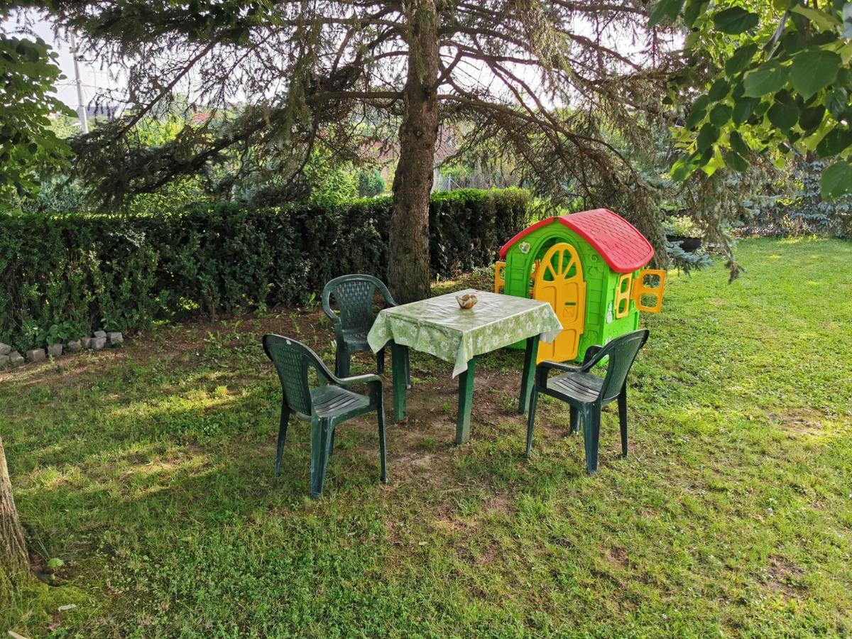 Apartments Domacinstvo Nikolic ヴァリェヴォ エクステリア 写真