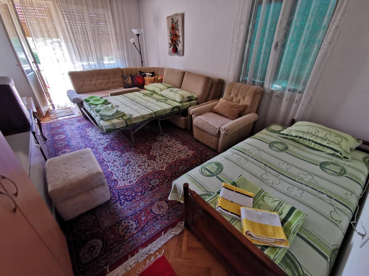 Apartments Domacinstvo Nikolic ヴァリェヴォ エクステリア 写真