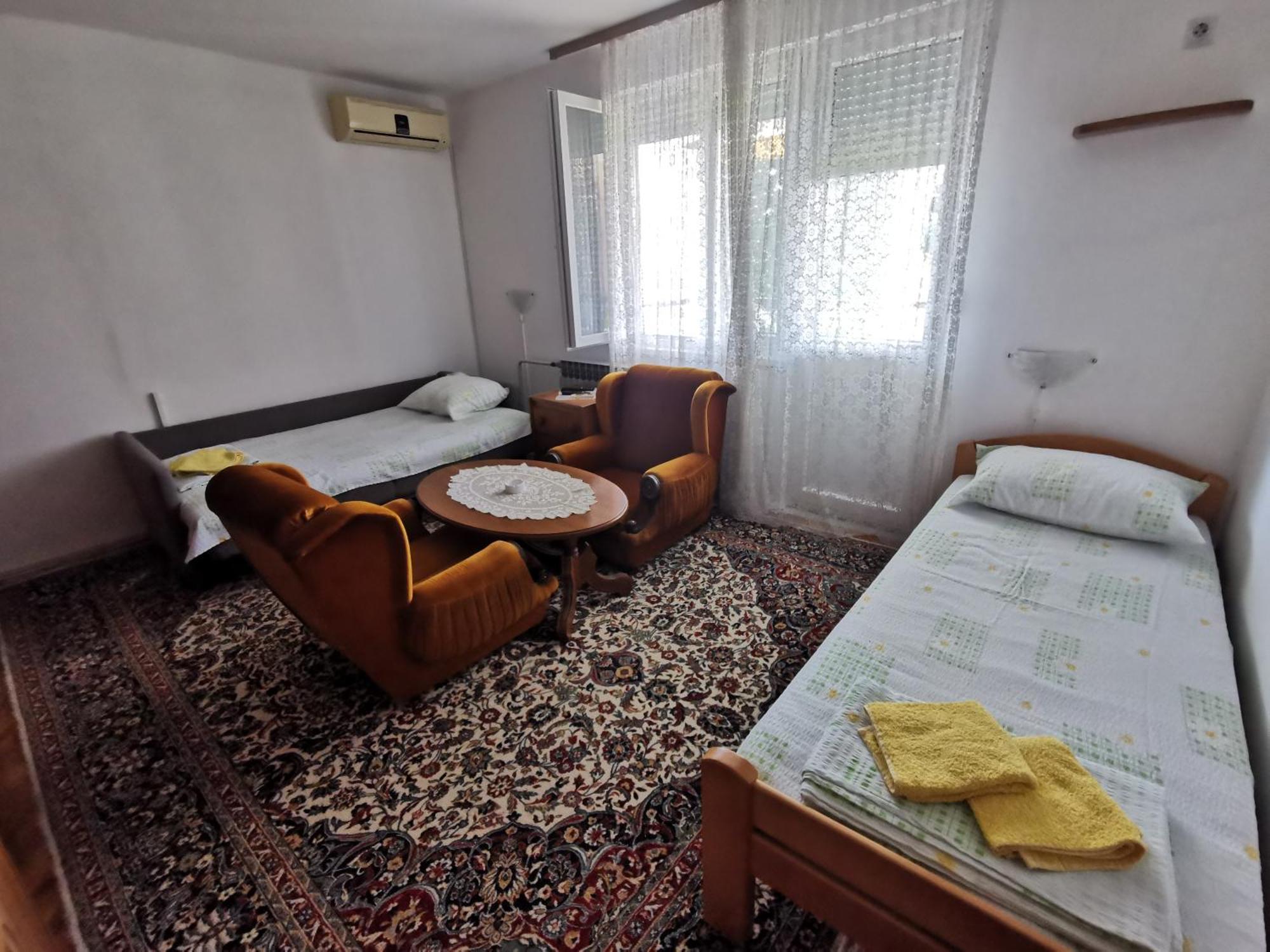 Apartments Domacinstvo Nikolic ヴァリェヴォ エクステリア 写真