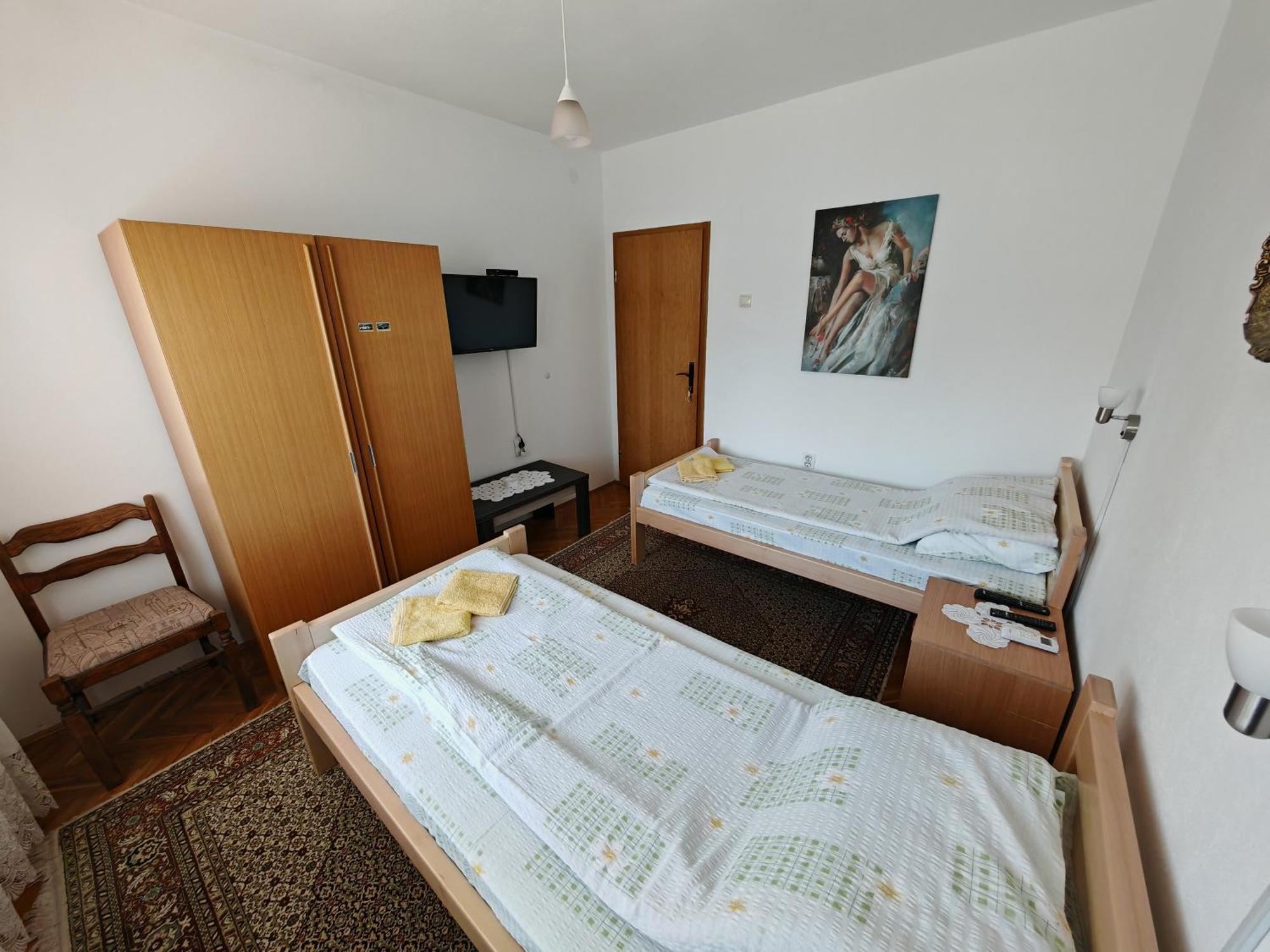 Apartments Domacinstvo Nikolic ヴァリェヴォ エクステリア 写真