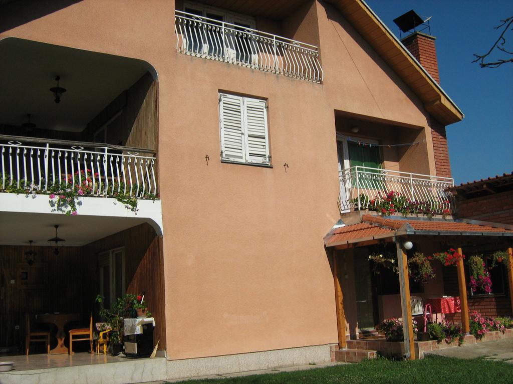 Apartments Domacinstvo Nikolic ヴァリェヴォ エクステリア 写真