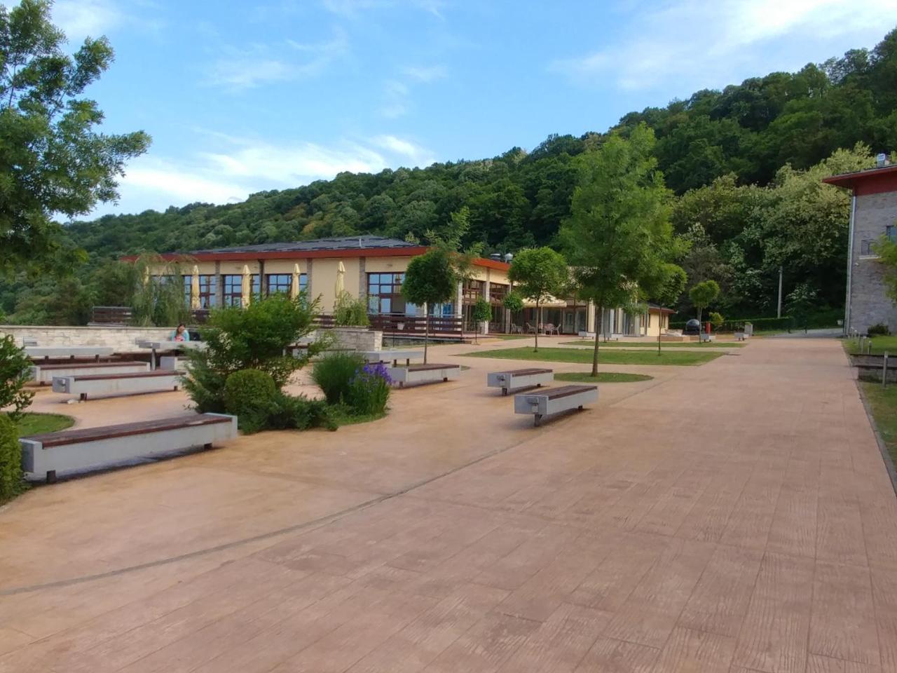 Apartments Domacinstvo Nikolic ヴァリェヴォ エクステリア 写真